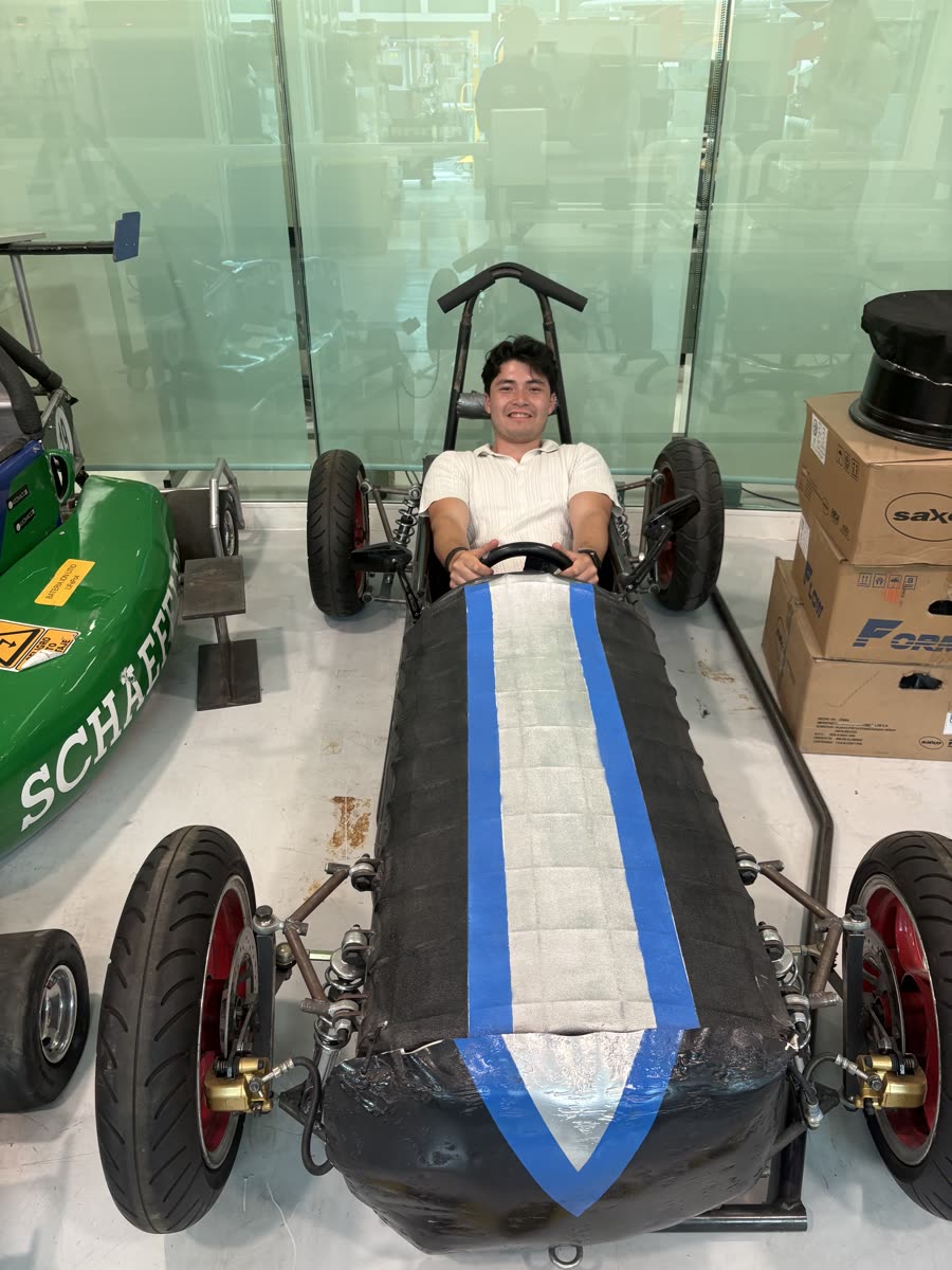 Hermes in the B-Racing gravity race car